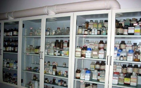如何正确地使用成都药品柜？